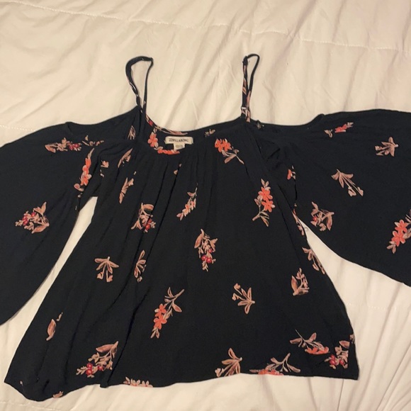 Billabong cold shoulder top - Picture 2 of 3